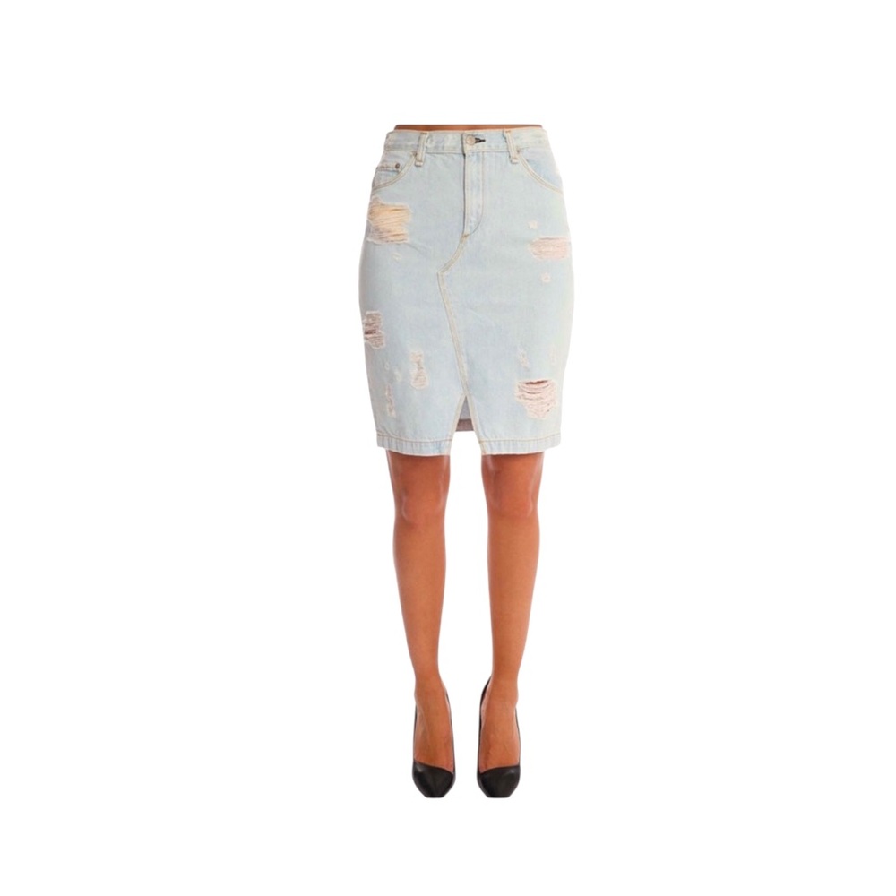 🩵𝐑𝐀𝐆 𝐀𝐍𝐃 𝐁𝐎𝐍𝐄 Distressed Denim Skirt- Shred Norte